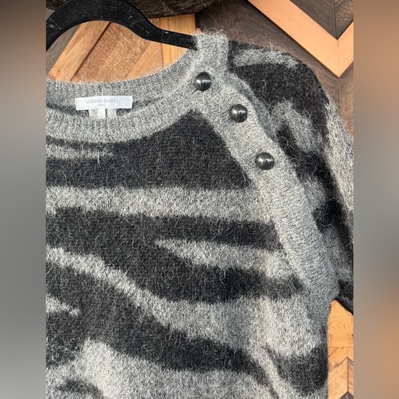 GERARD DAREL
Grey Zebra Print Sweater Size 2 - Picture 6 of 10